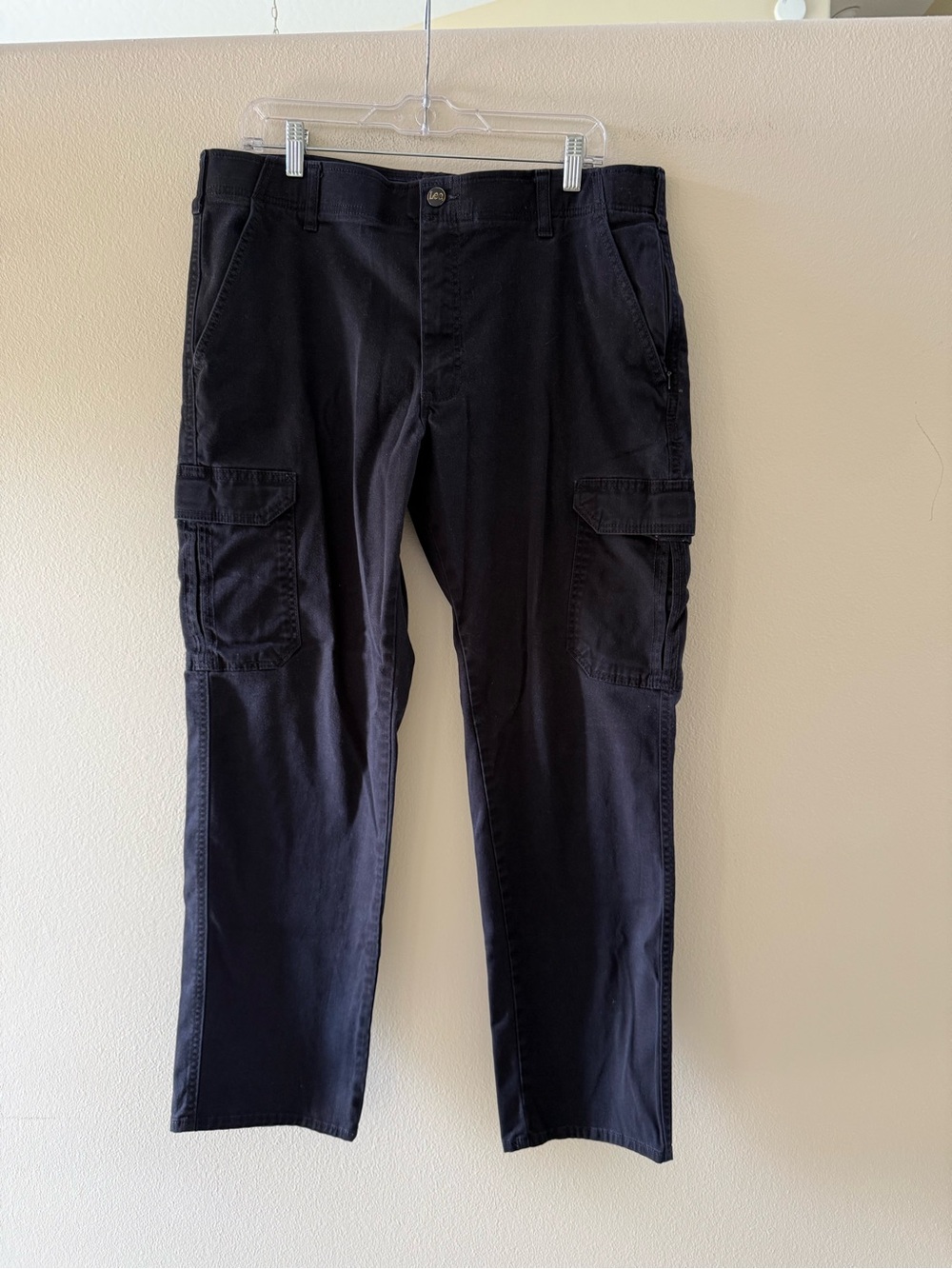 Lee Men's Extreme Comfort Straight Fit Black Cargo Pants with Pockets 36x32